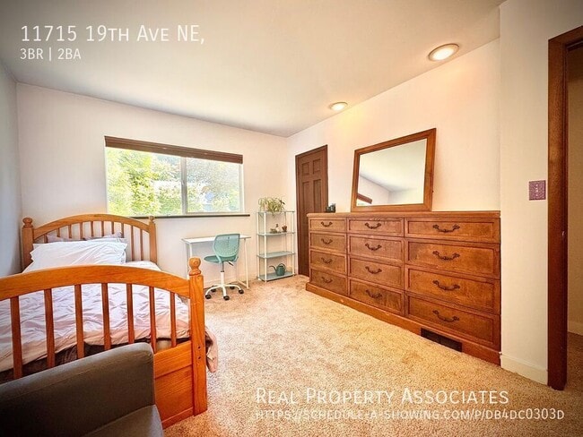 Building Photo - 11715 19th Ave NE