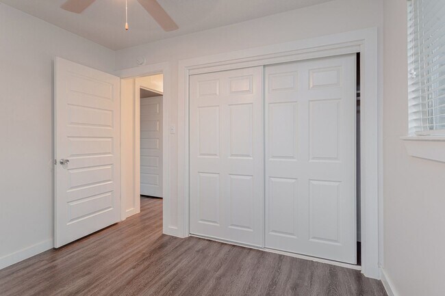 Building Photo - 1602 Parker Ln