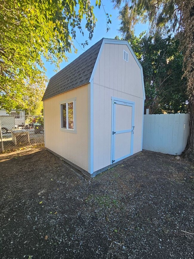 Building Photo - Charming 2/1 Home For Rent in Gerber!