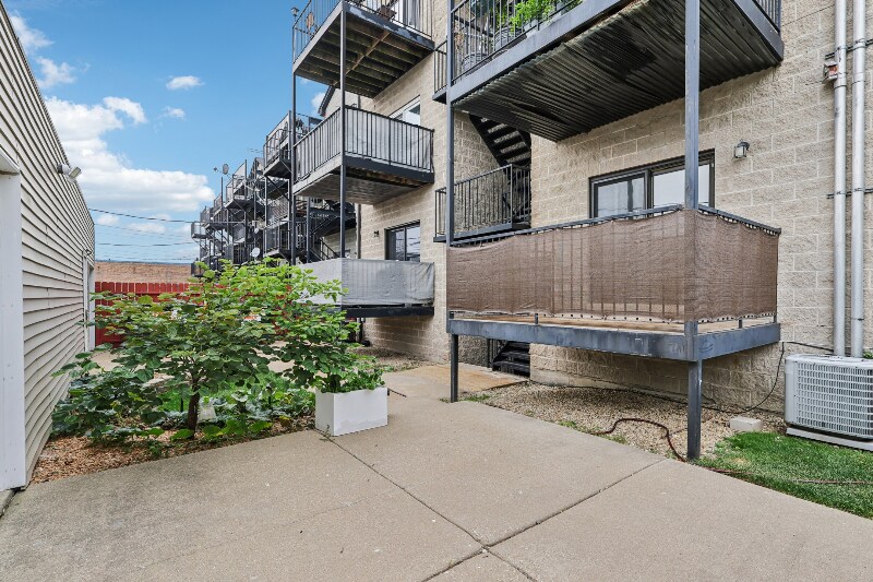 Building Photo - 7143 W Irving Park Rd