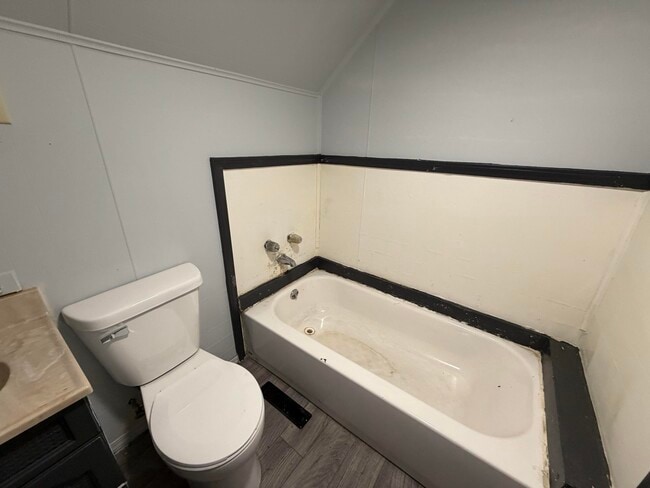 Building Photo - 730 Douglas-