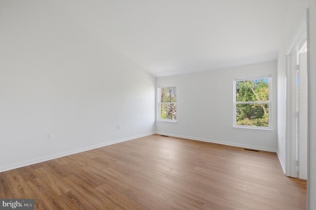 Building Photo - 14666 Seasons Dr