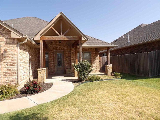 Building Photo - 3914 NE Realtree Dr