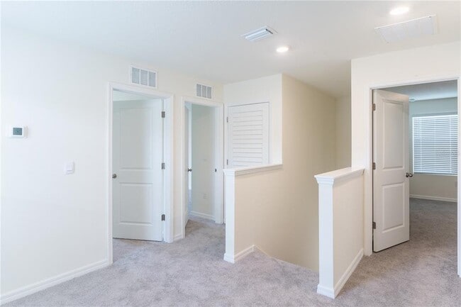 Building Photo - 4807 SW 51st Dr