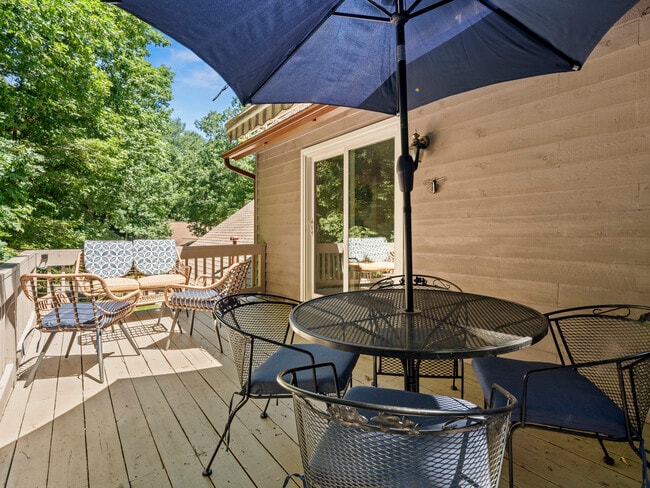 Building Photo - 28 Turnberry Dr