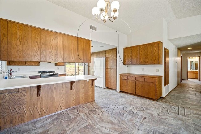Building Photo - Charming 3 Bedroom Home with Spacious Yard in Wildomar