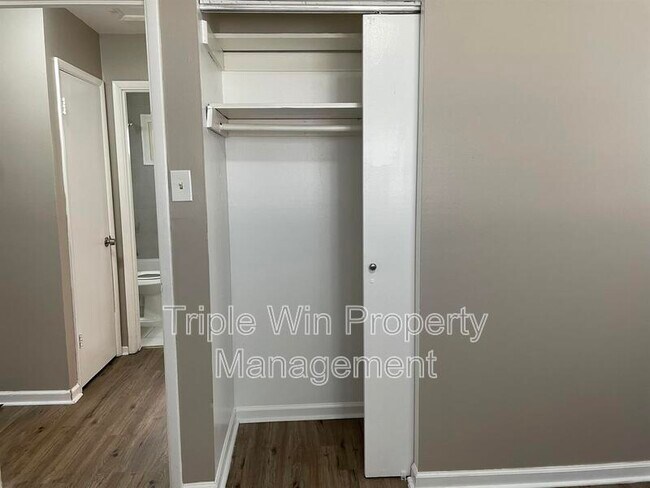 Building Photo - 360 Shepley Dr