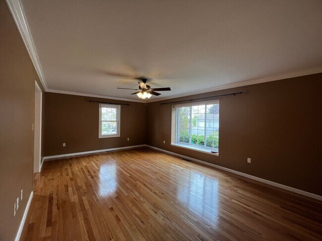 Building Photo - 75 Plymouth Cir