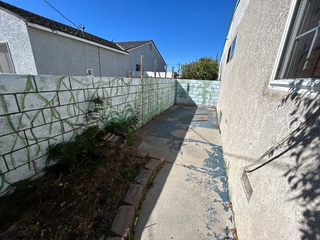 Building Photo - Lovely house for rent: 4 bed 1.75 bath in ...