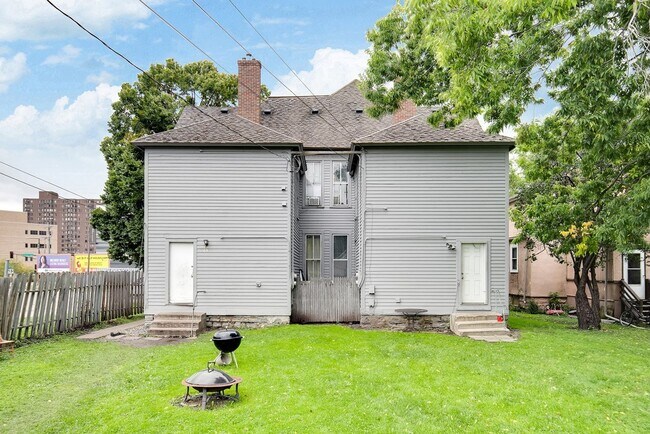 Building Photo - 365-367 Smith Ave N