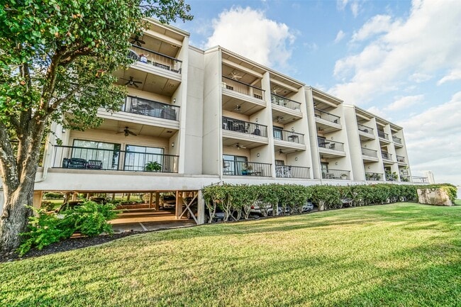 Building Photo - 351 Lakeside Ln