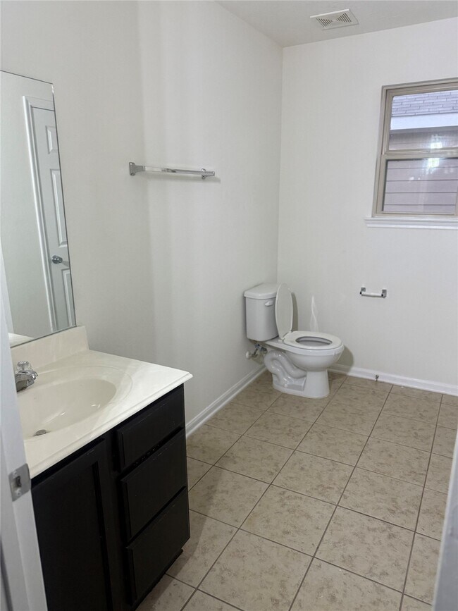 Building Photo - 1119 Grassy View Dr