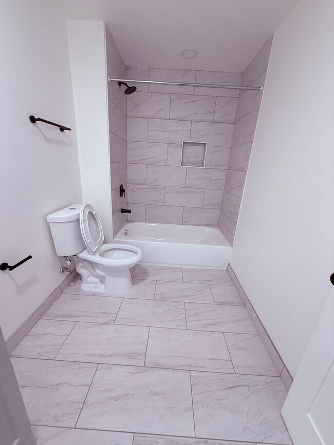 Building Photo - 1414-1412 N Hazard Ave