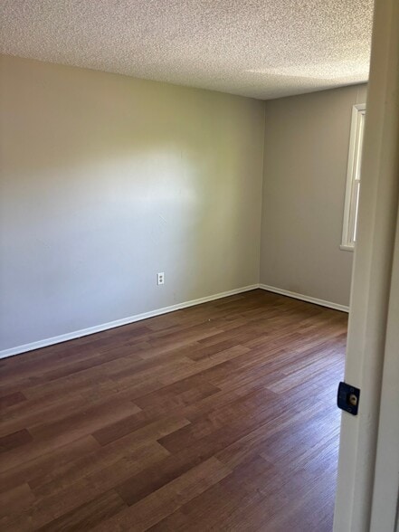 Building Photo - 6962 Northview Dr