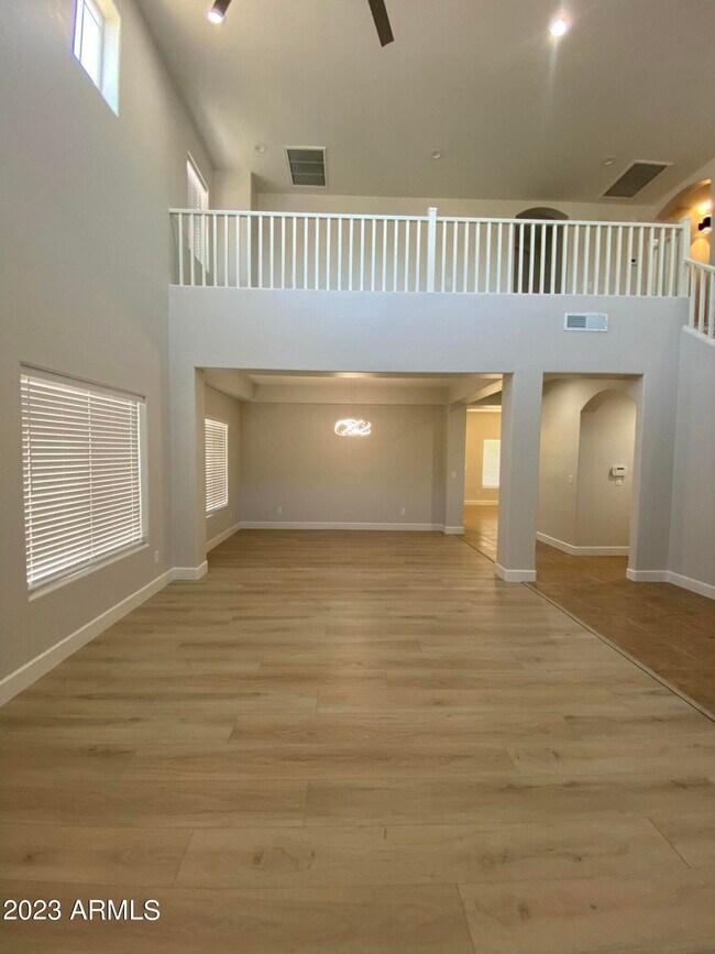 Building Photo - 4909 E Colonial Dr