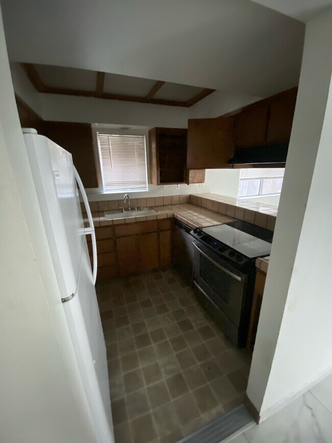 Building Photo - 1034 Kaweah St