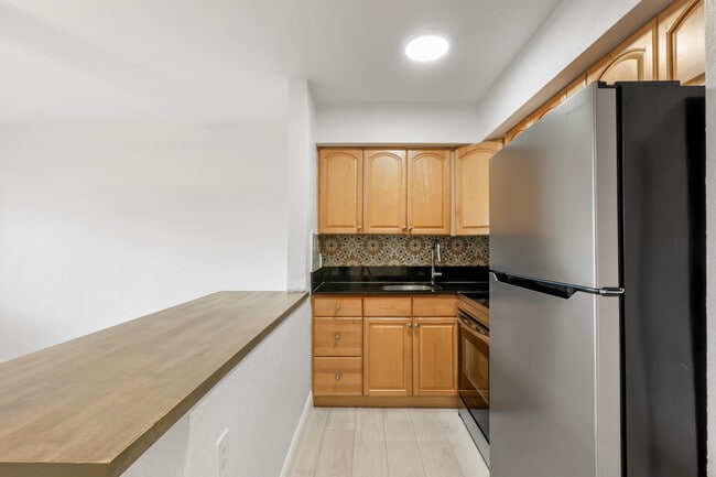 Building Photo - 1125 SW 15th Ave