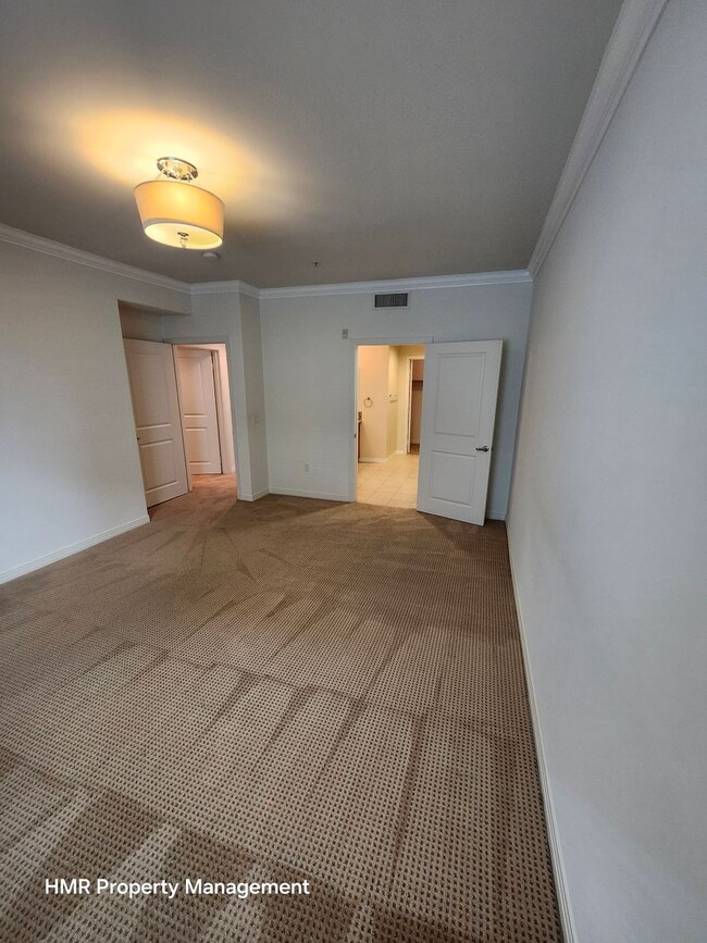 Building Photo - 2 bed 2.5 bath condominium at Lake at Waln...