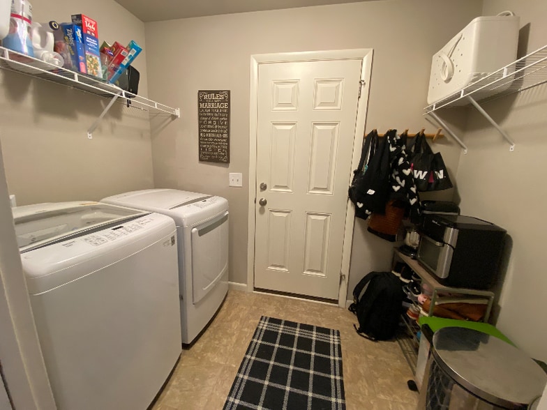 Building Photo - 204 Sugar Maple Ln