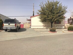 Building Photo - East El Paso 3 bed Refrig A/C