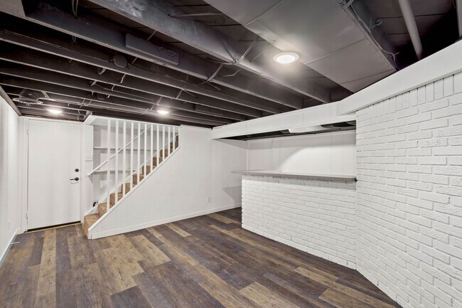 Building Photo - READY FOR JULY 1ST! Don't miss this UPDATED 3-bedroom!