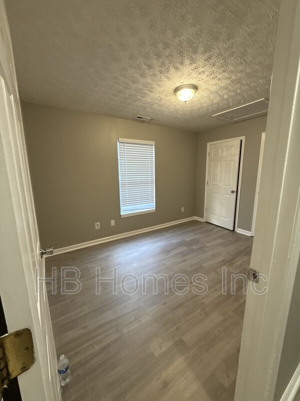 Building Photo - 407 Ash St