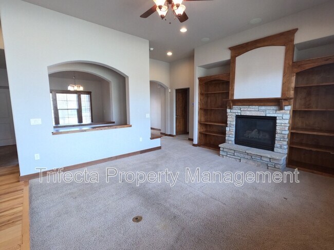 Building Photo - 1032 Hessen Dr