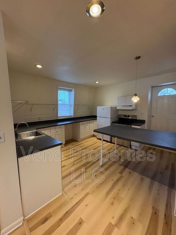 Building Photo - 80 Hudson Ave