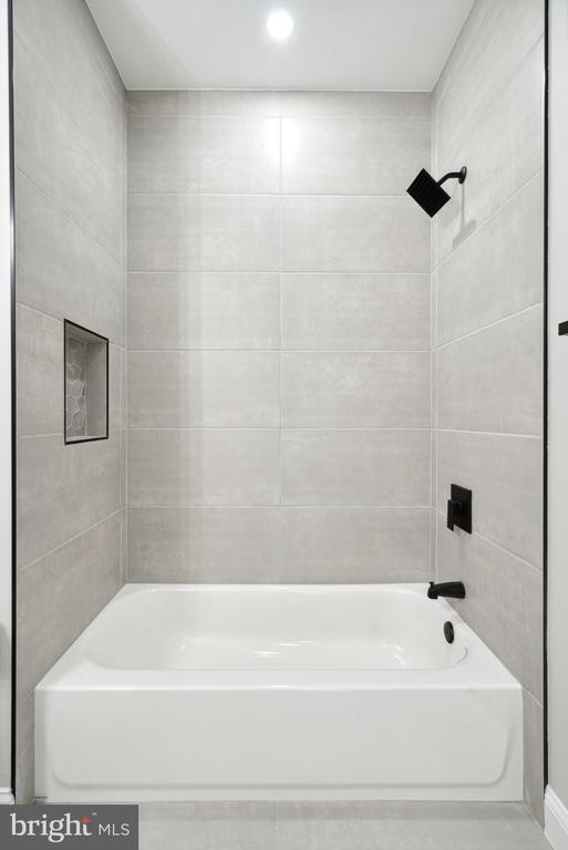 Building Photo - 48 Evergreen Ln