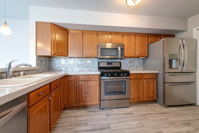 Building Photo - 1432 Hampshire Ct