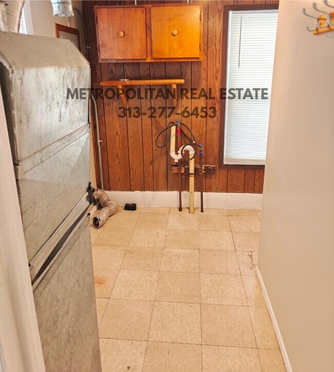 Building Photo - 34639 Brush St