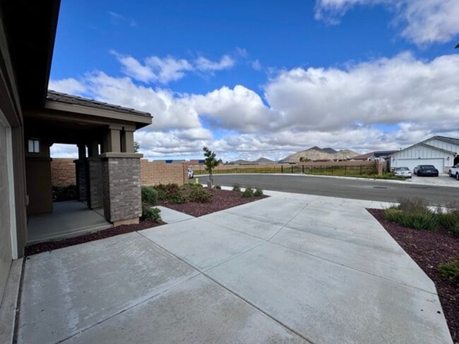 Building Photo - Newly built 4 bedroom Winchester home for ...