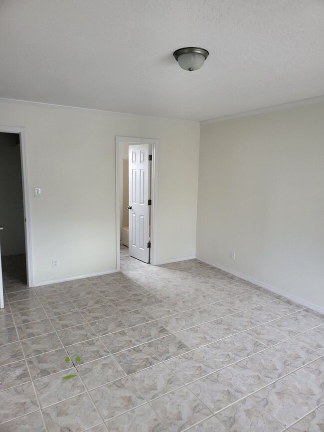 Building Photo - North valley 3 bedroom 2/BA 1245/sf 1/CG 2...