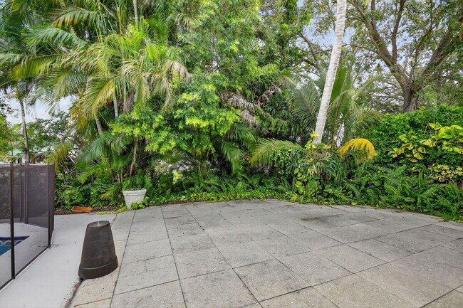 Building Photo - 2700 Yarmouth Dr