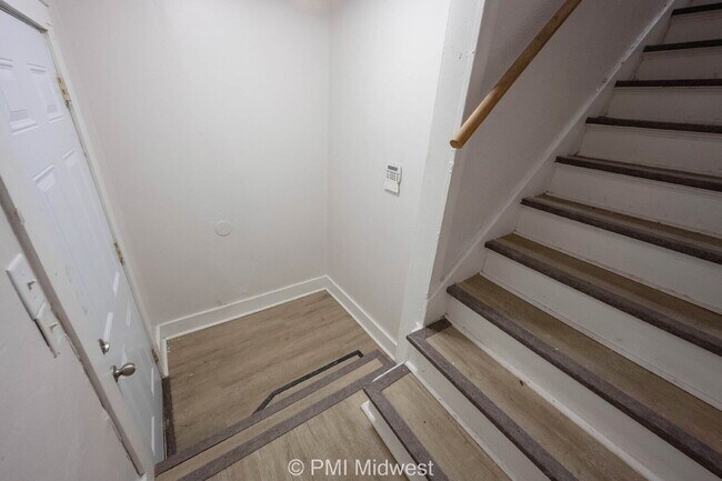 Building Photo - 2211 E New York St