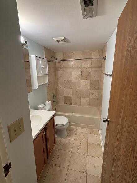 Building Photo - 2256 Abbeywood Dr