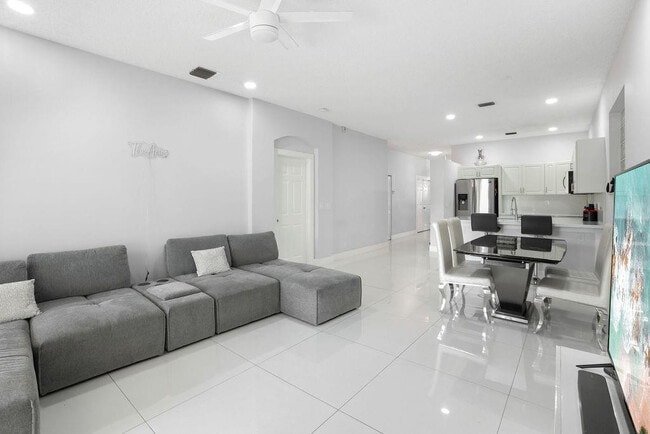 Building Photo - 4812 NW 19th St