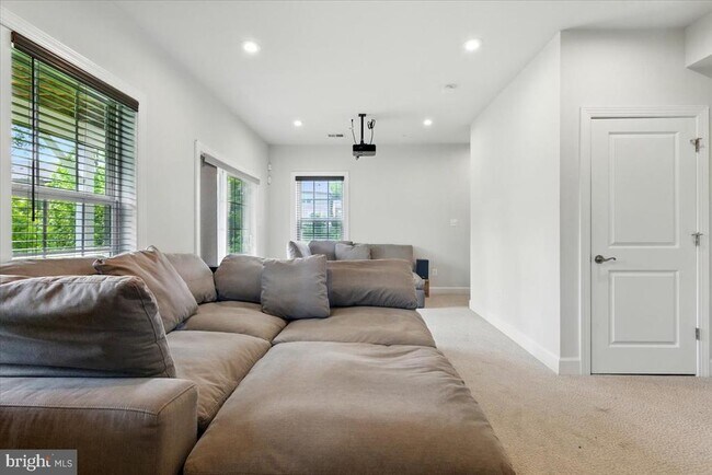 Building Photo - 11250 Flagstaff Pl