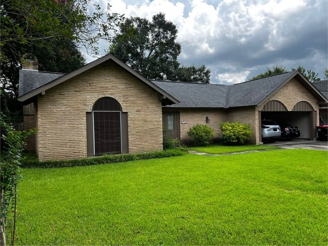 Primary Photo - 3 Bedroom, 2 Bathroom, Brick home , 2 carp...