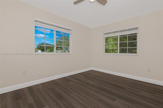 Building Photo - 3211 Sabal Palm Manor