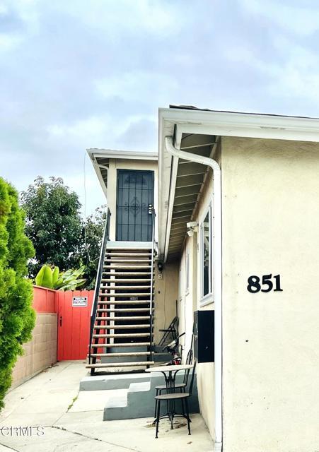 Building Photo - 851 W Crestwood Ave