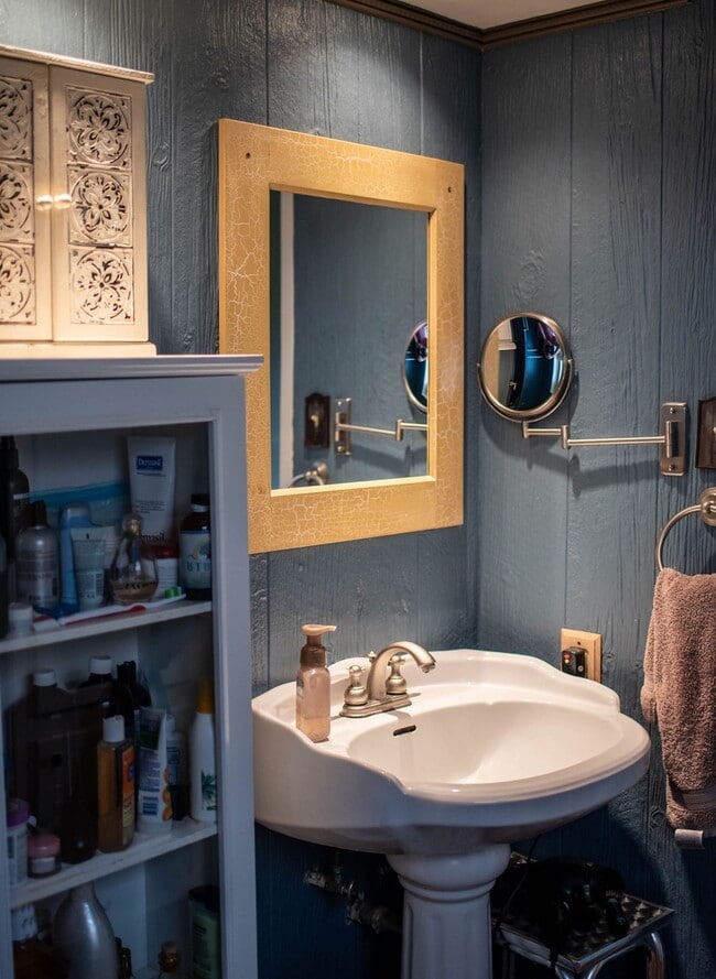 Building Photo - 1911 Shadow Bend Dr