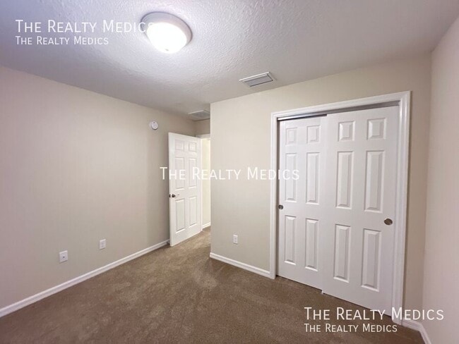 Building Photo - 6 Juniper Way