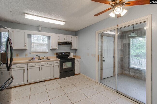 Building Photo - 19 Caddis Creek Ct