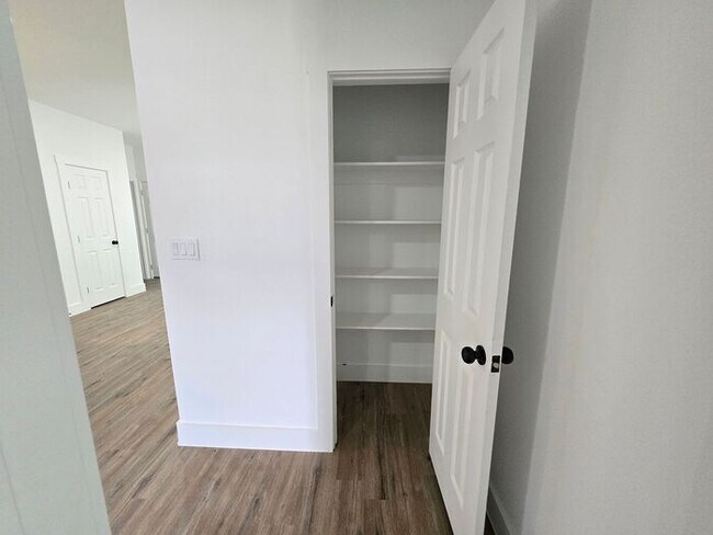Building Photo - Stunning New Build