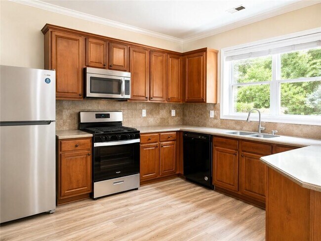 Building Photo - 388 St Claire Dr