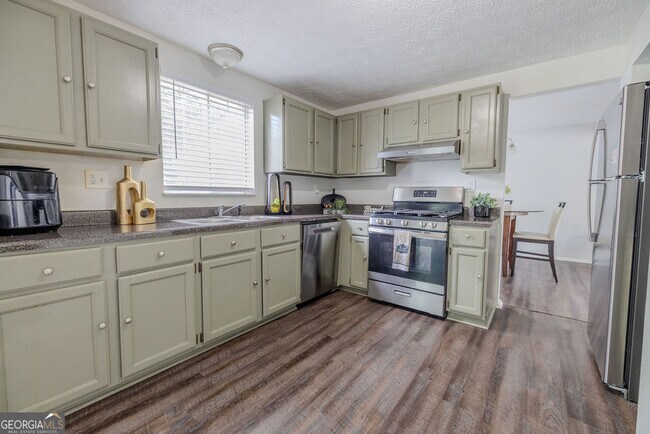 Building Photo - 2073 Raintree Pl