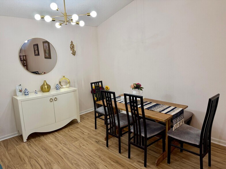 Building Photo - 575 Oakleaf Plantation Pky