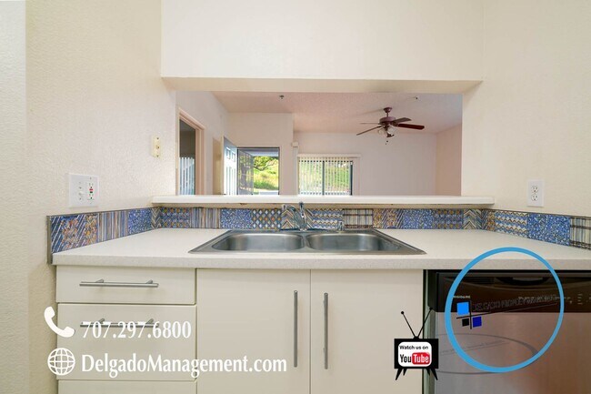 Building Photo - Glen Cove 2 bedroom condo