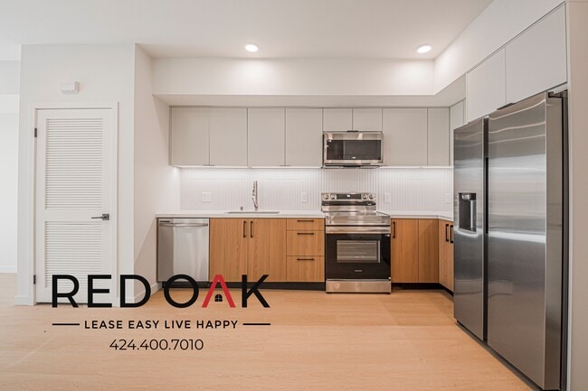 Building Photo - 856 S Gramercy Dr